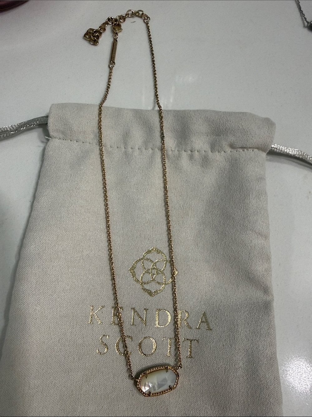 Kendra Scott Gold Oval Glass Pendant Necklace